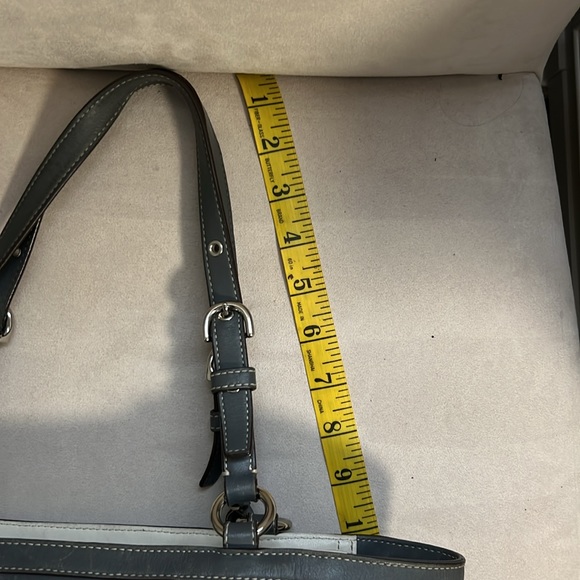 Coach cream/gray shoulder purse. - Picture 6 of 14